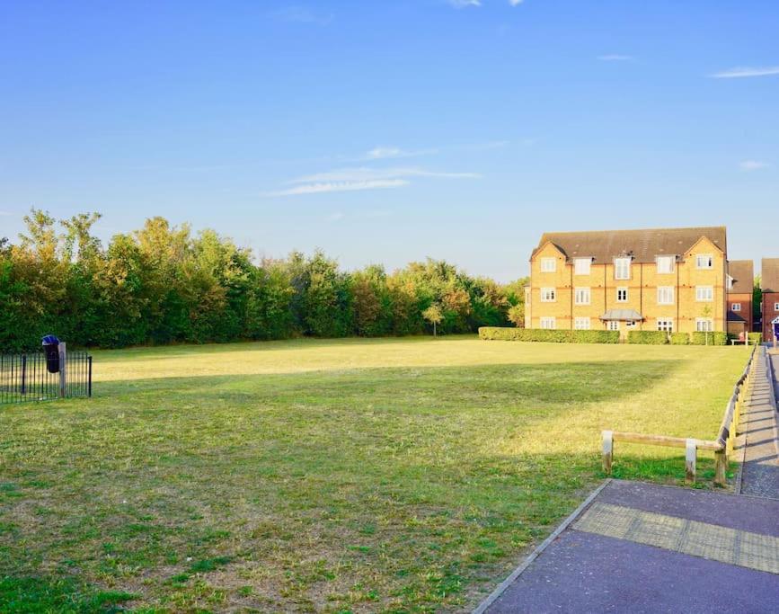 Super Quiet 4 Bed Family House In Gravesend Villa Exterior photo