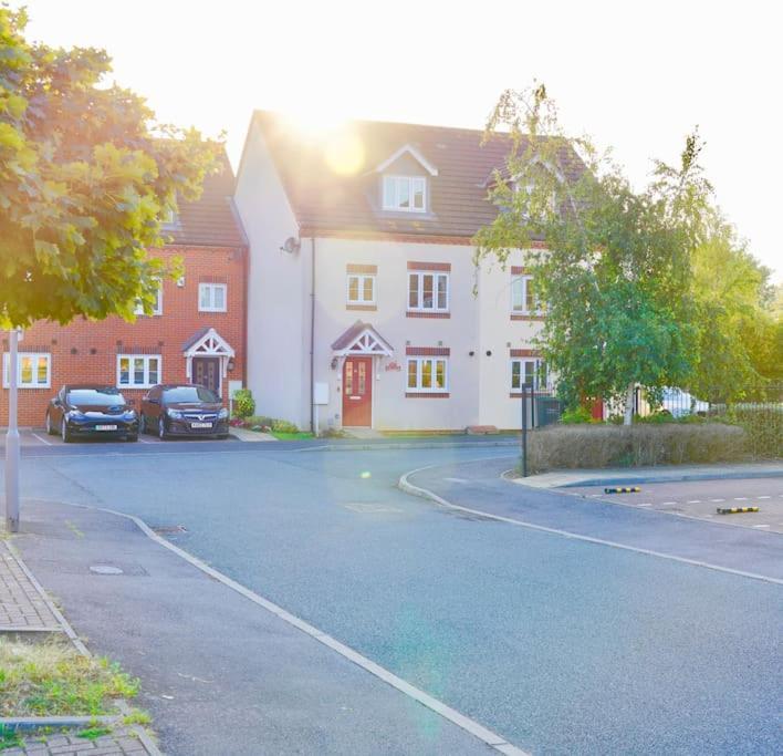 Super Quiet 4 Bed Family House In Gravesend Villa Exterior photo